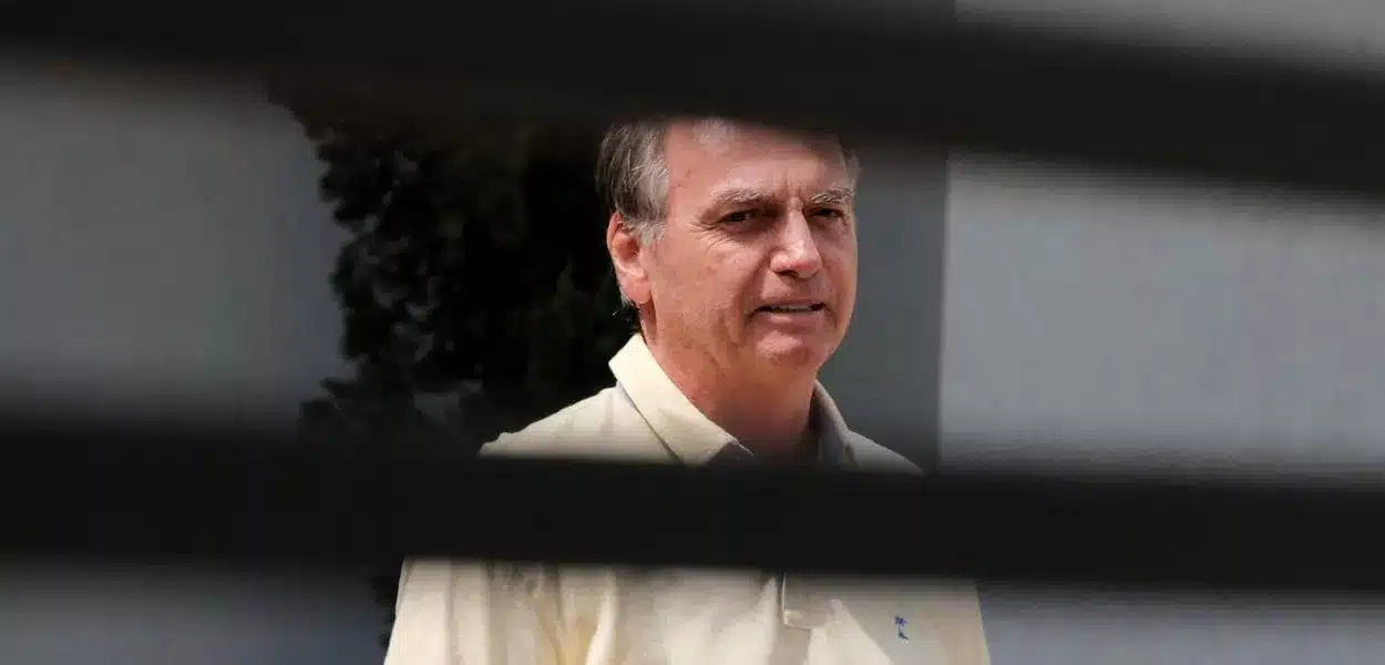 Defesa de Bolsonaro pede ao STF revogação da prisão domiciliar e de medidas cautelares
