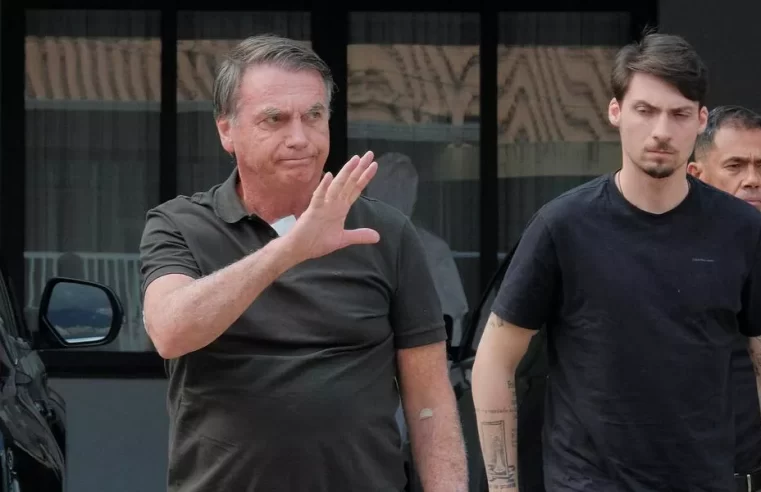 Bolsonaro recebe alta hospitalar após internação de urgência no DF