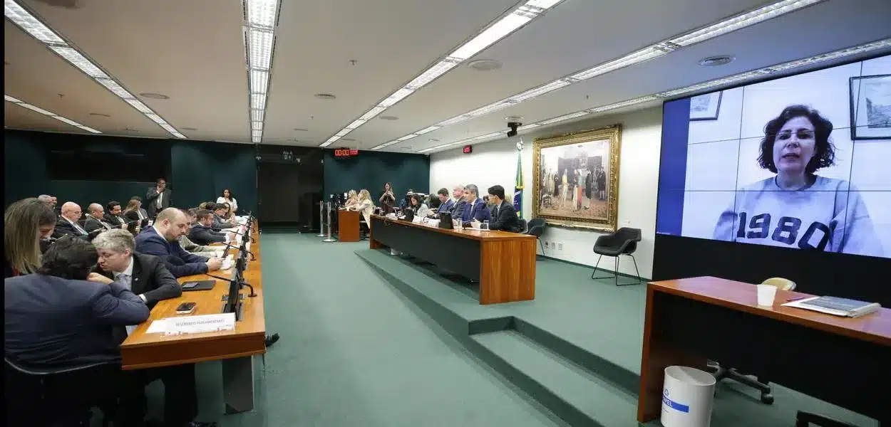Zambelli acusa Moraes de “obsessão” e garante que ele “jamais chegará aos pés” de seu marido