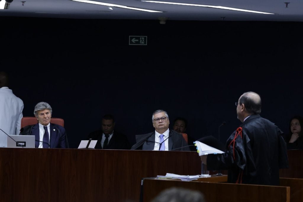 Defesas lançam fogo contra delação de Cid e denunciam cerceamento no julgamento da trama golpista