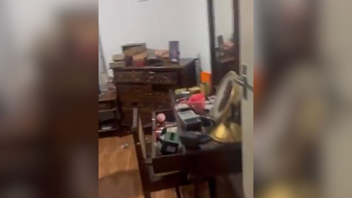 Registros mostram a residência revirada pelos criminosos (Foto: Reprodução)