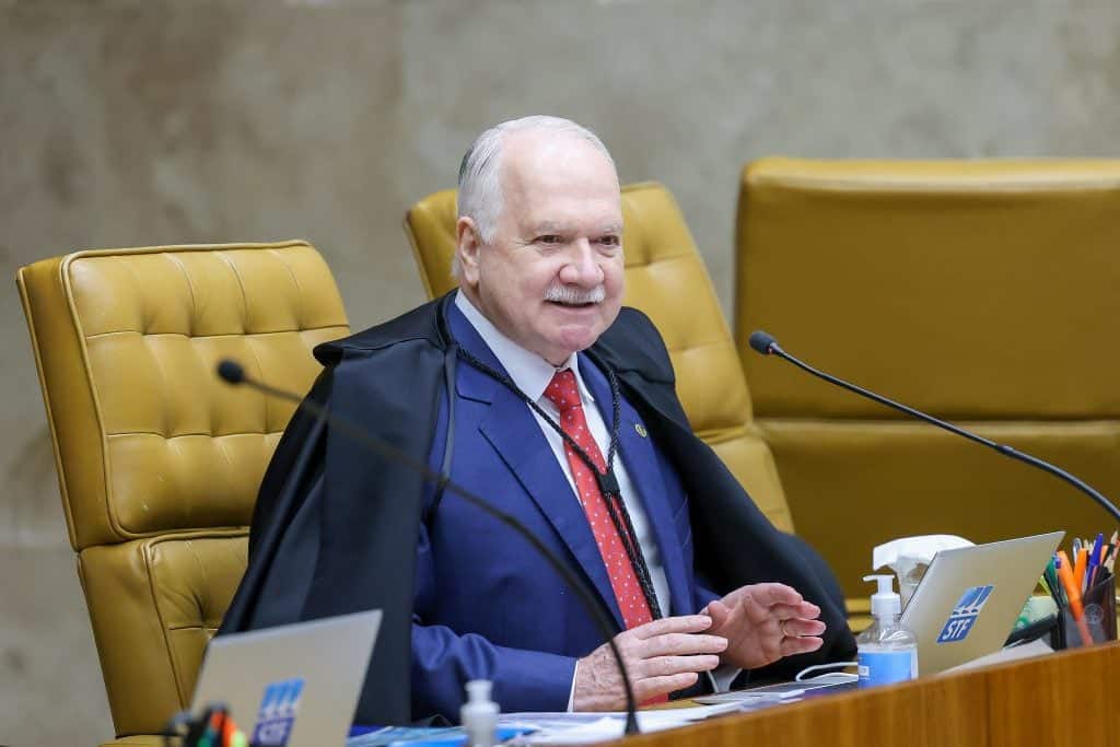 Fachin assume presidência do STF entre ataques da extrema-direita e sem holofotes midiáticos