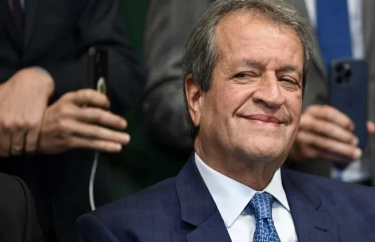 Valdemar Costa Neto diz que Eduardo “vai ajudar a matar o pai” se insistir em candidatura contra Jair Bolsonaro