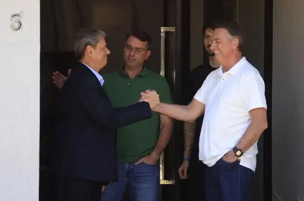 “Muito triste”: Bolsonaro chora com visita de Tarcísio, que defende anistia para pacificar o país