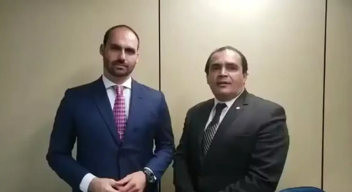 Eduardo Bolsonaro e Marcelo Freitas, relator do processo contra o filho do ex-presidente. Foto: reprodução