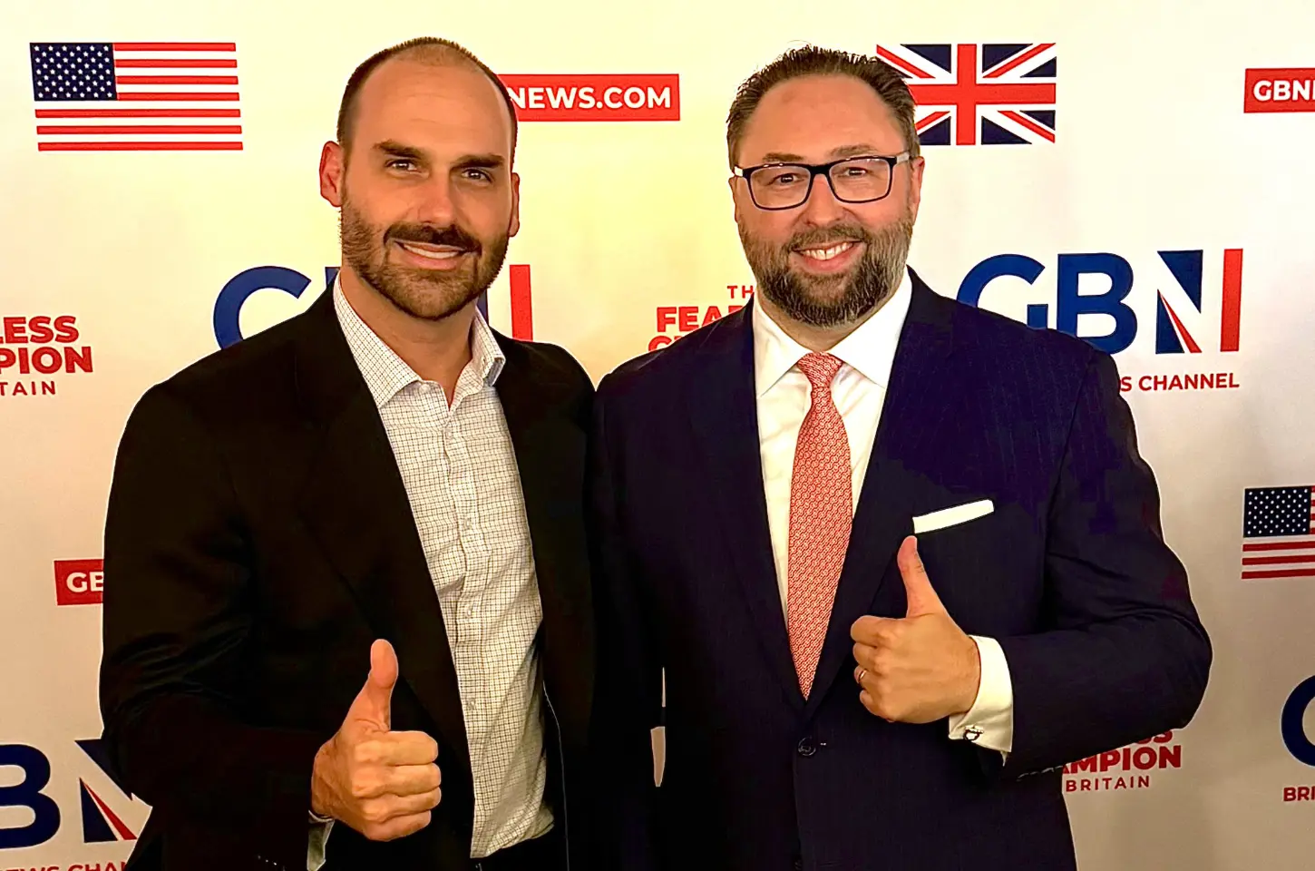 Eduardo Bolsonaro admite receber “doações de pessoas” em missão nos EUA e expõe disputa interna no PL