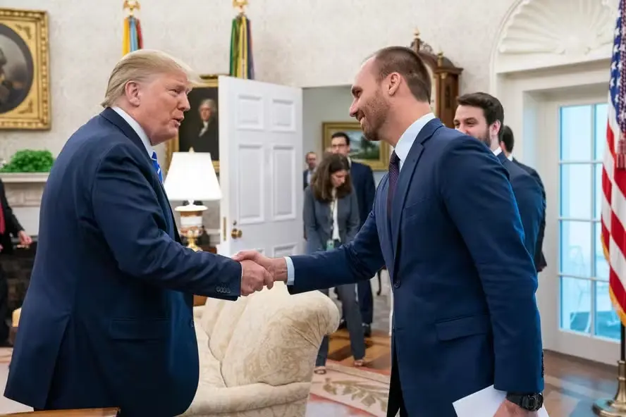 Entidades se mobilizam em Washington contra articulação golpista de Eduardo Bolsonaro