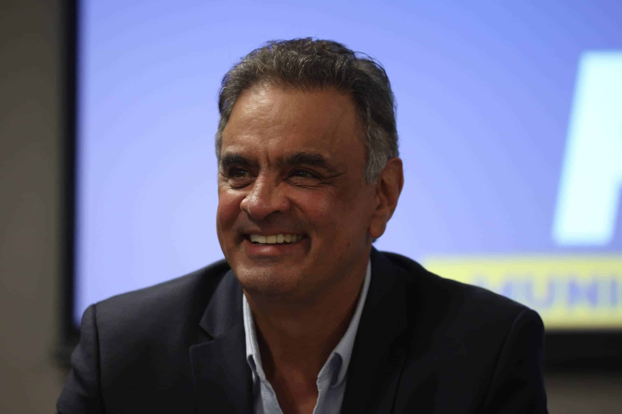 Aécio volta à presidência do PSDB e buscará reerguer partido rumo a 2026