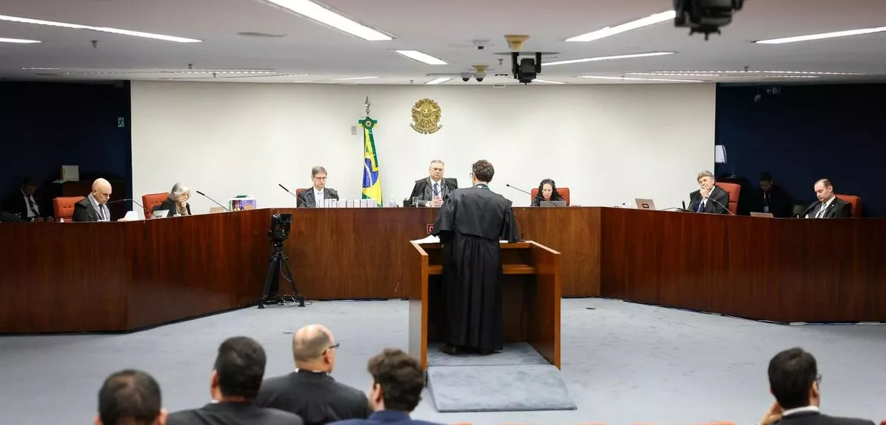 STF suspende julgamento do Núcleo 4 da trama golpista após sustentações
