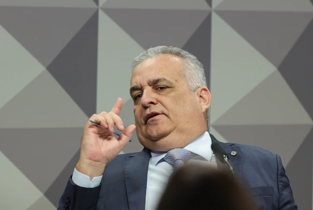 Moraes autoriza visita do relator da CPMI do INSS a Jair Bolsonaro