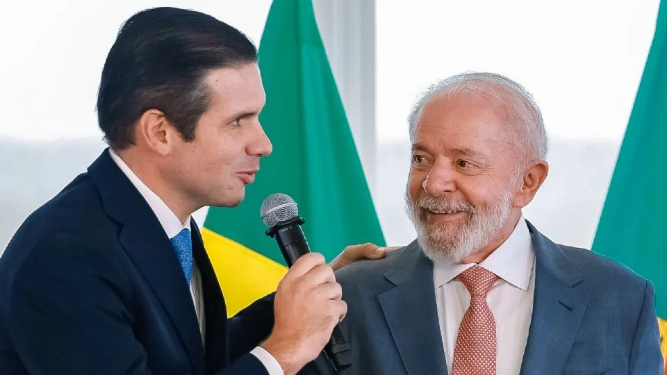 Hugo Motta faz aceno a Lula no caso das bebidas com metanol após isenção de IR