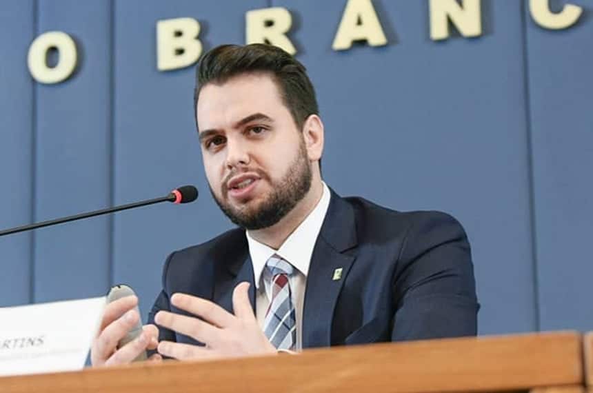 Moraes concede prazo de 5 dias para que a PGR se manifeste sobre investigação da viagem de Filipe Martins aos EUA